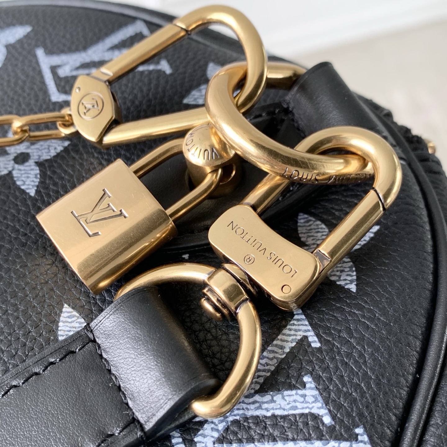LOUIS VUITTON LV M24417 루이비통 스피디 P9 반둘리에 40 모노그램 레더 핸드백 가방