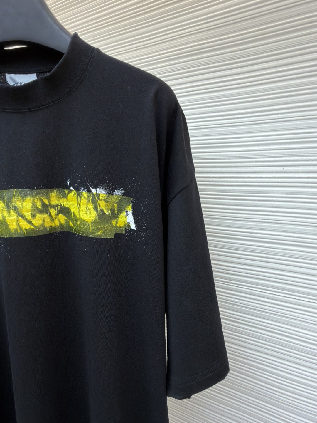 발렌시아가(BALENCIAGA) 레터링 테이프 프린트 티셔츠 상의 의류