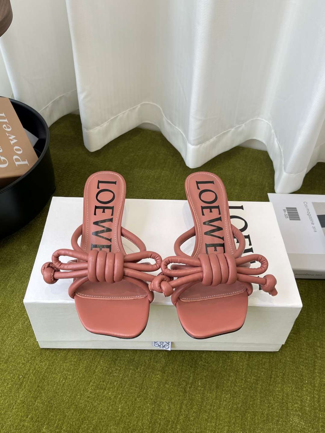 로에베(LOEWE) 리본 매듭 스트랩 미들힐 신발
