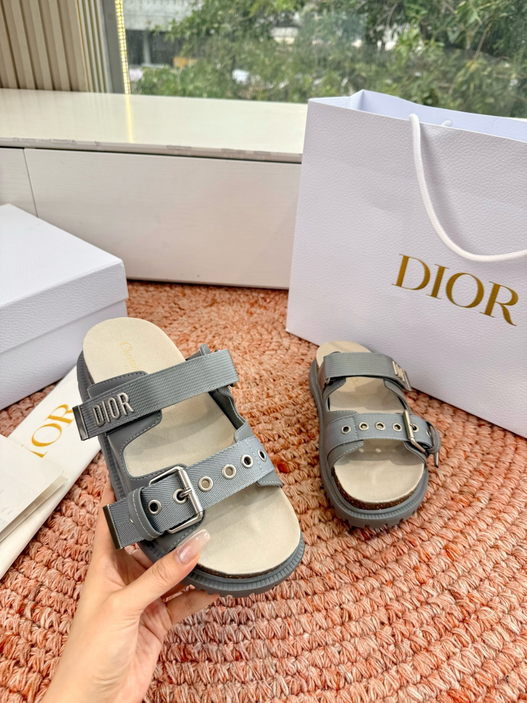 디올(DIOR) CD 버클 슬리퍼 신발