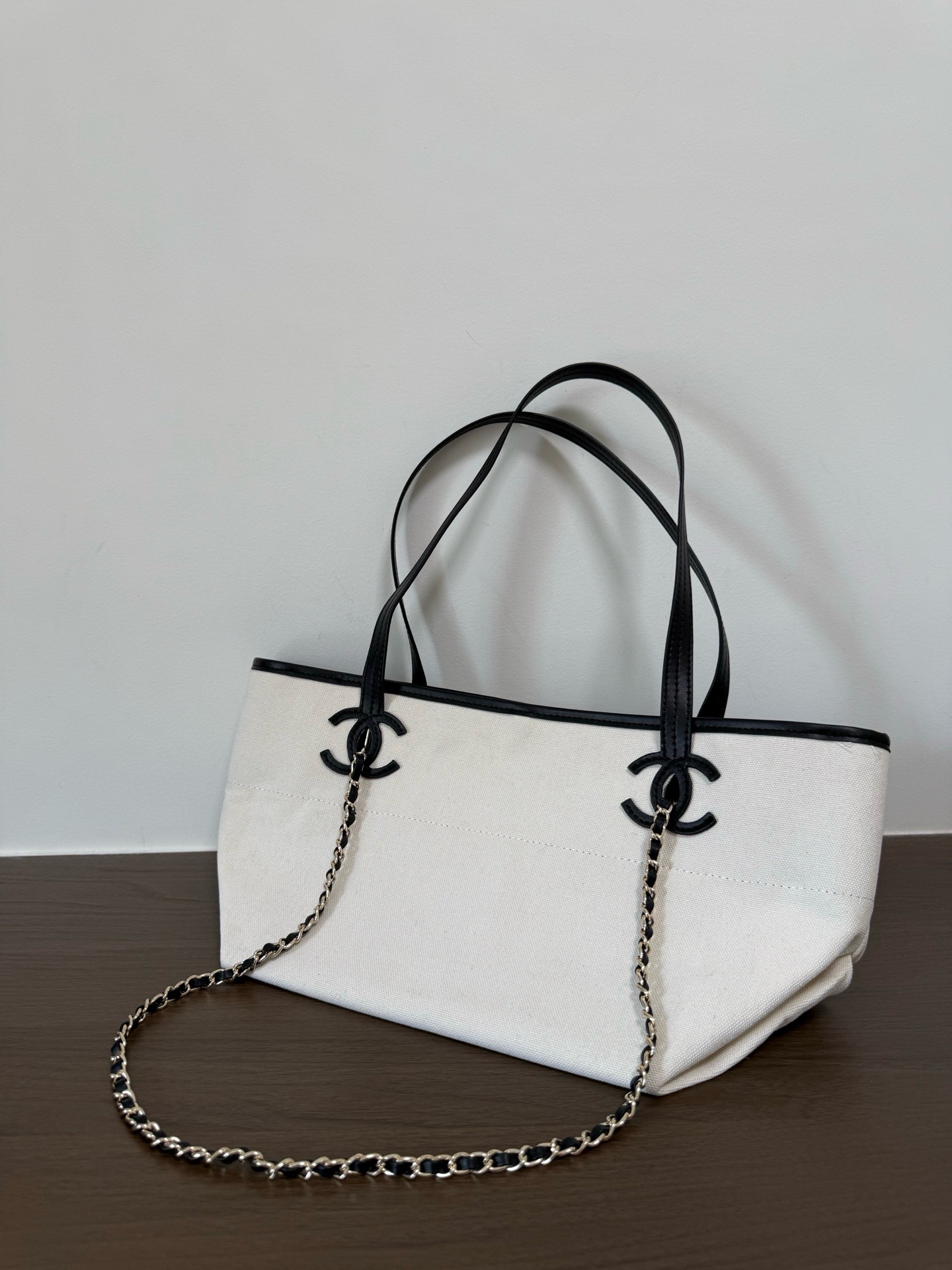 [Chanel] 샤넬 26SS 스위블 토트 쇼퍼백 (캔버스/레더) 가방