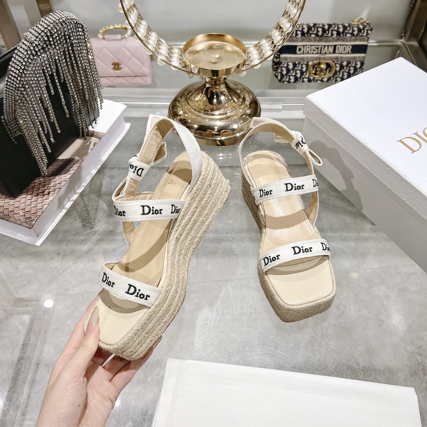 디올(DIOR) 로고 리본 더블 스트랩 플랫폼 샌들 신발