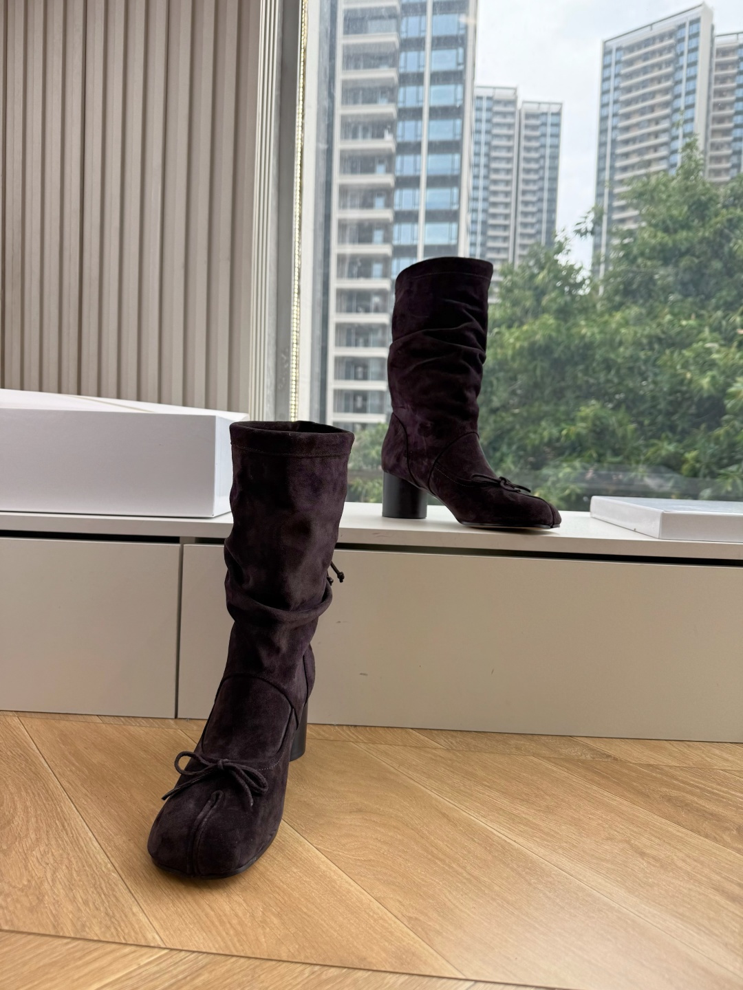 메종 마르지엘라(Maison Margiela) 타비 스웨이드 미들 부츠 신발