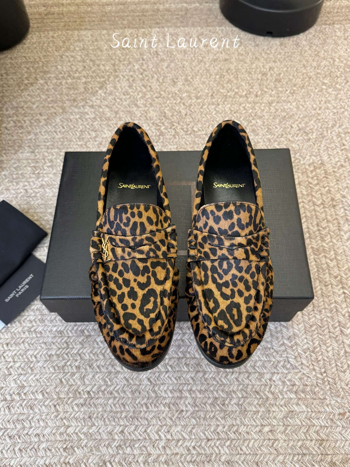 생로랑(SAINT LAURENT) 카프 레더 페니 로퍼 신발
