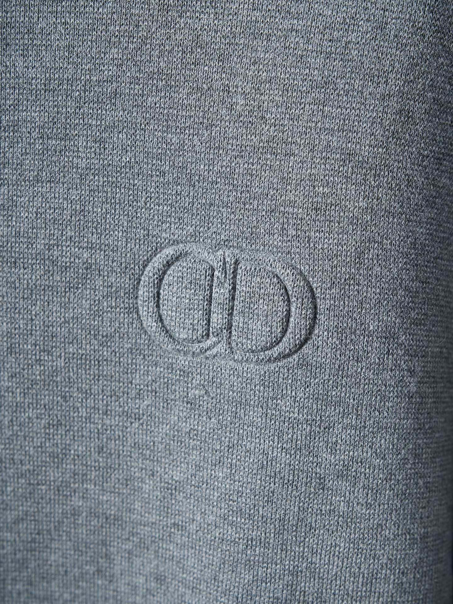 디올(DIOR) CD 엠보 자수 집업 니트 재킷 상의 의류