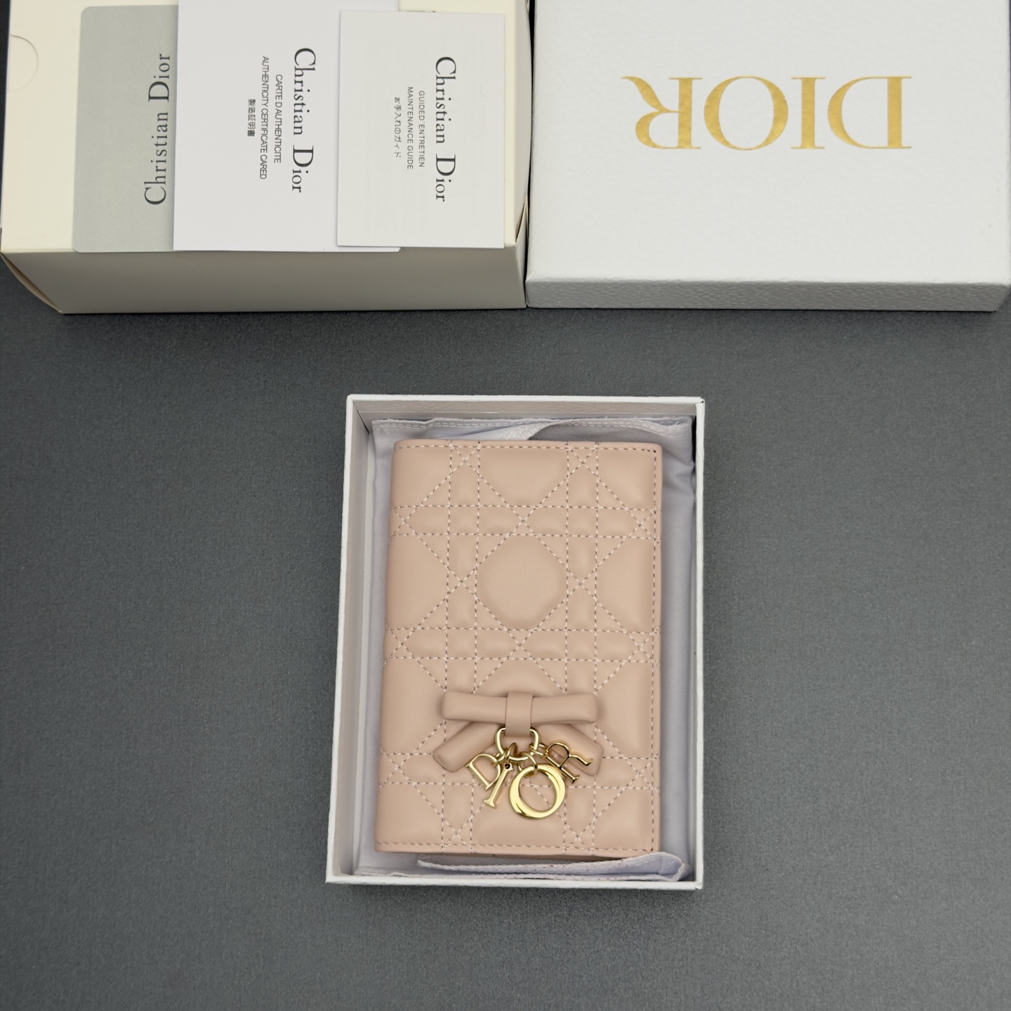 [Dior] 디올 Lady 레이디 까나쥬 램스킨 패스포트 홀더 지갑 / S2626