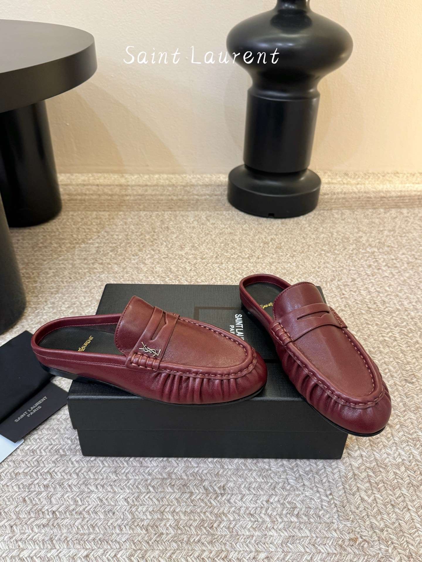 생로랑(SAINT LAURENT) 카프 레더 페니 백리스 로퍼 신발