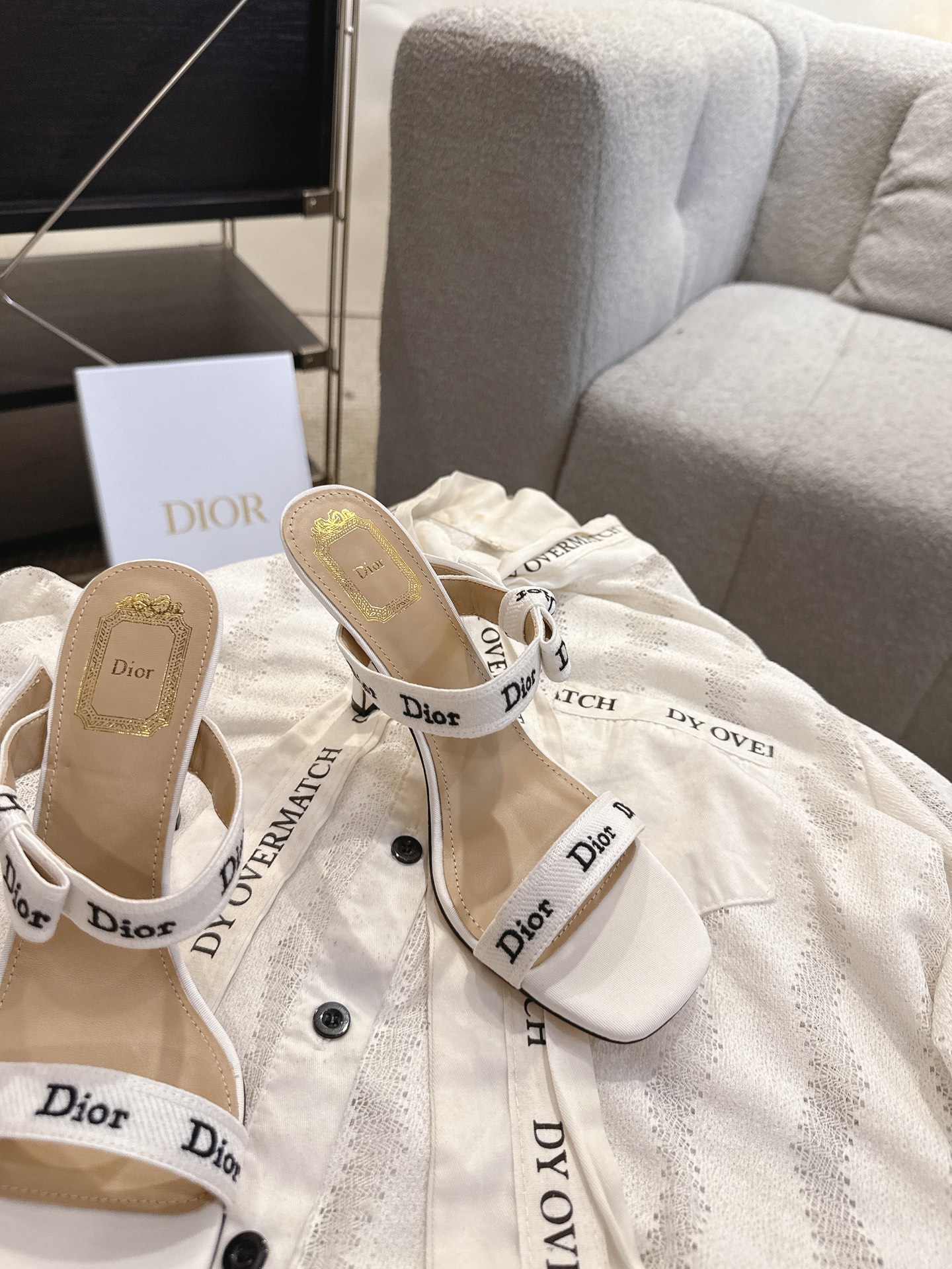 디올(DIOR) 자디올 로고 리본 스퀘어토 하이힐 샌들 신발