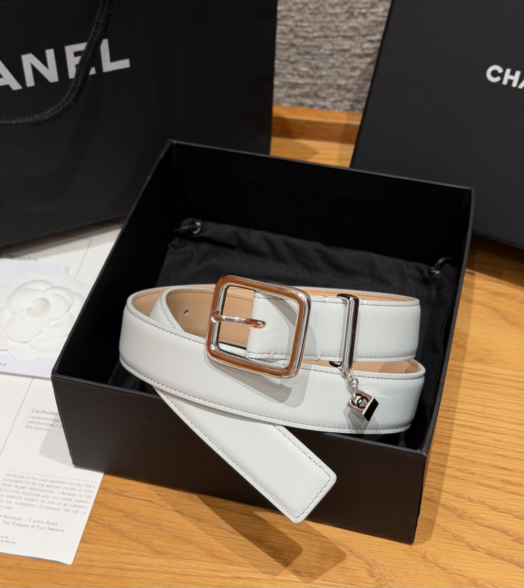 샤넬(CHANEL) 카프스킨 글로시 핀 실버 버클 벨트