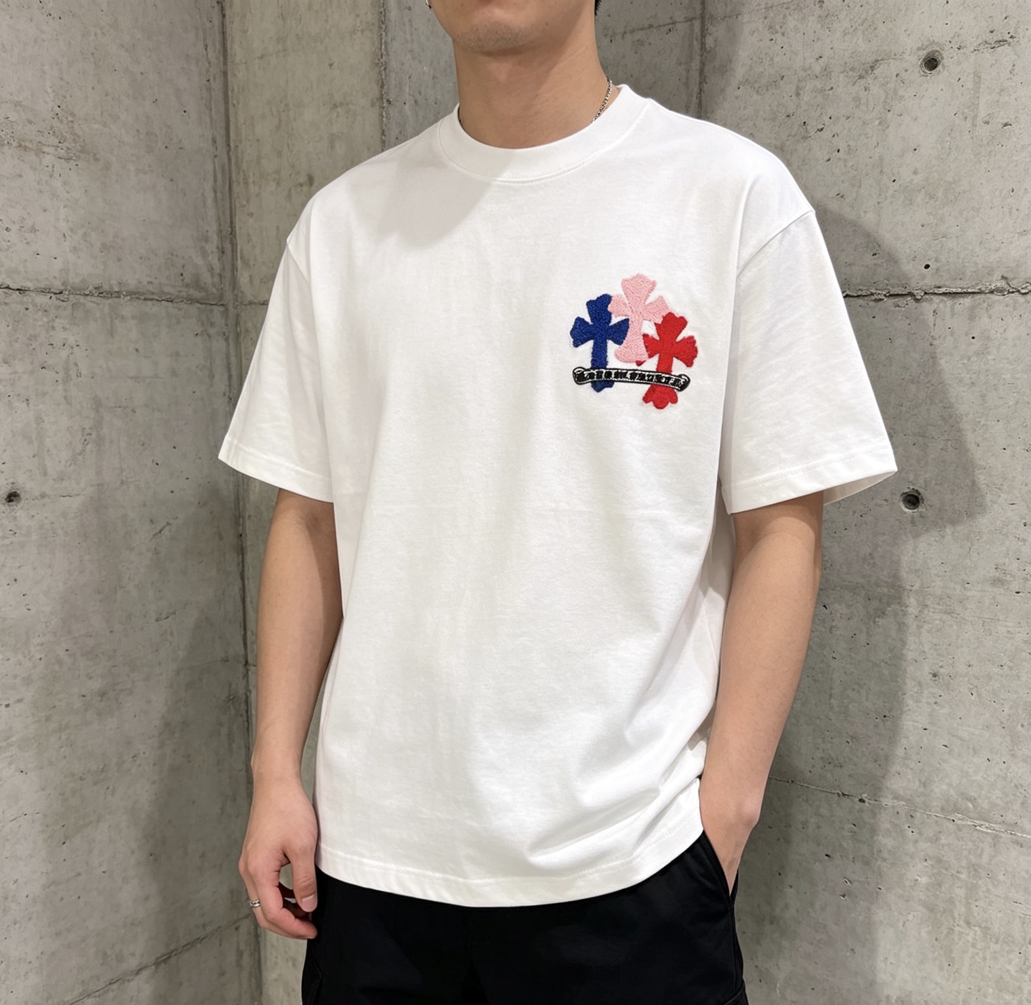 크롬하츠(CHROME HEARTS) 컬러 십자가 자수 반팔 티셔츠 의류