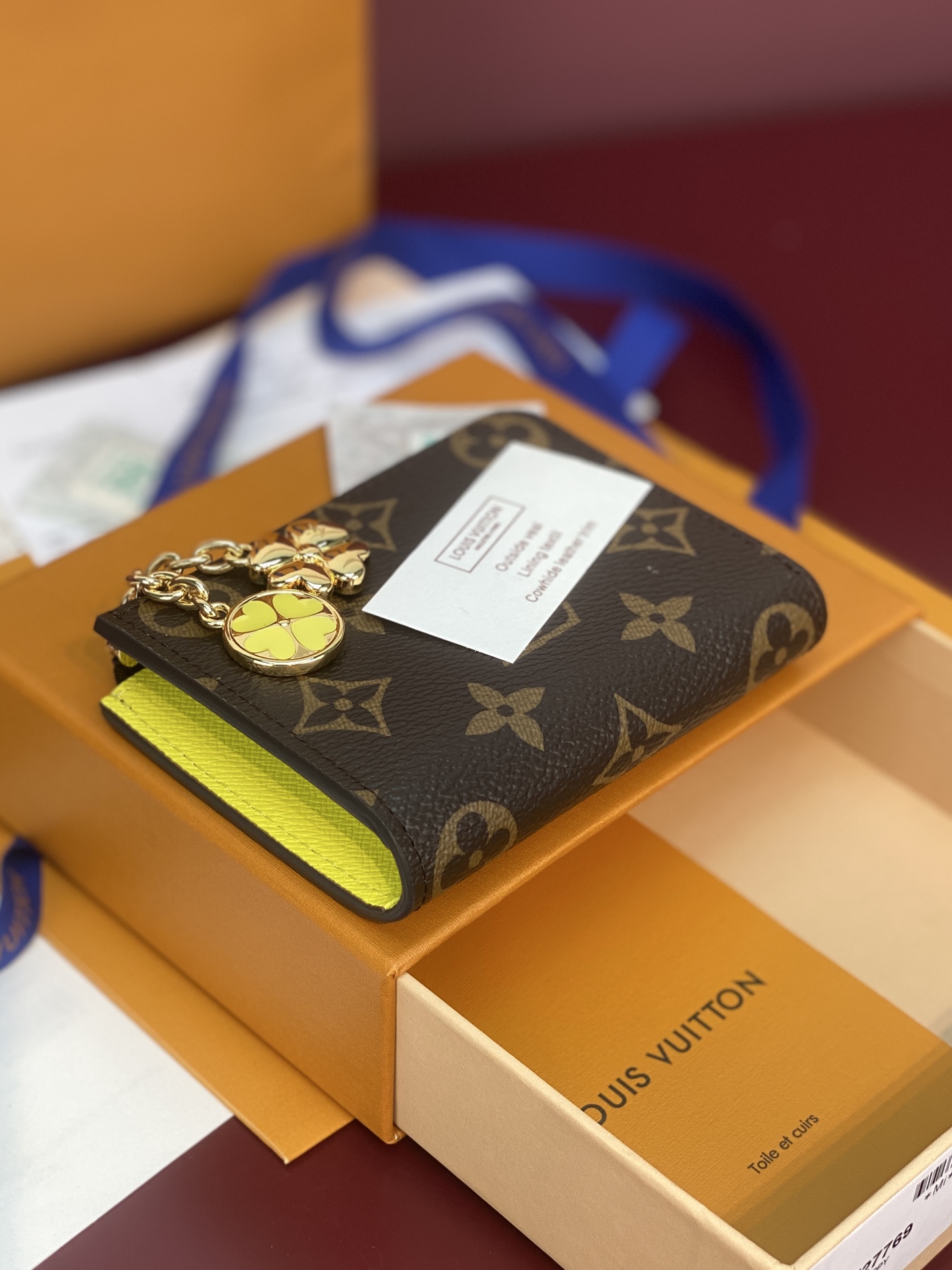 [Louis Vuitton] LV 루이비통 모노그램 Noa 노아 지퍼 코인 퍼스 (레몬 옐로우) 지갑