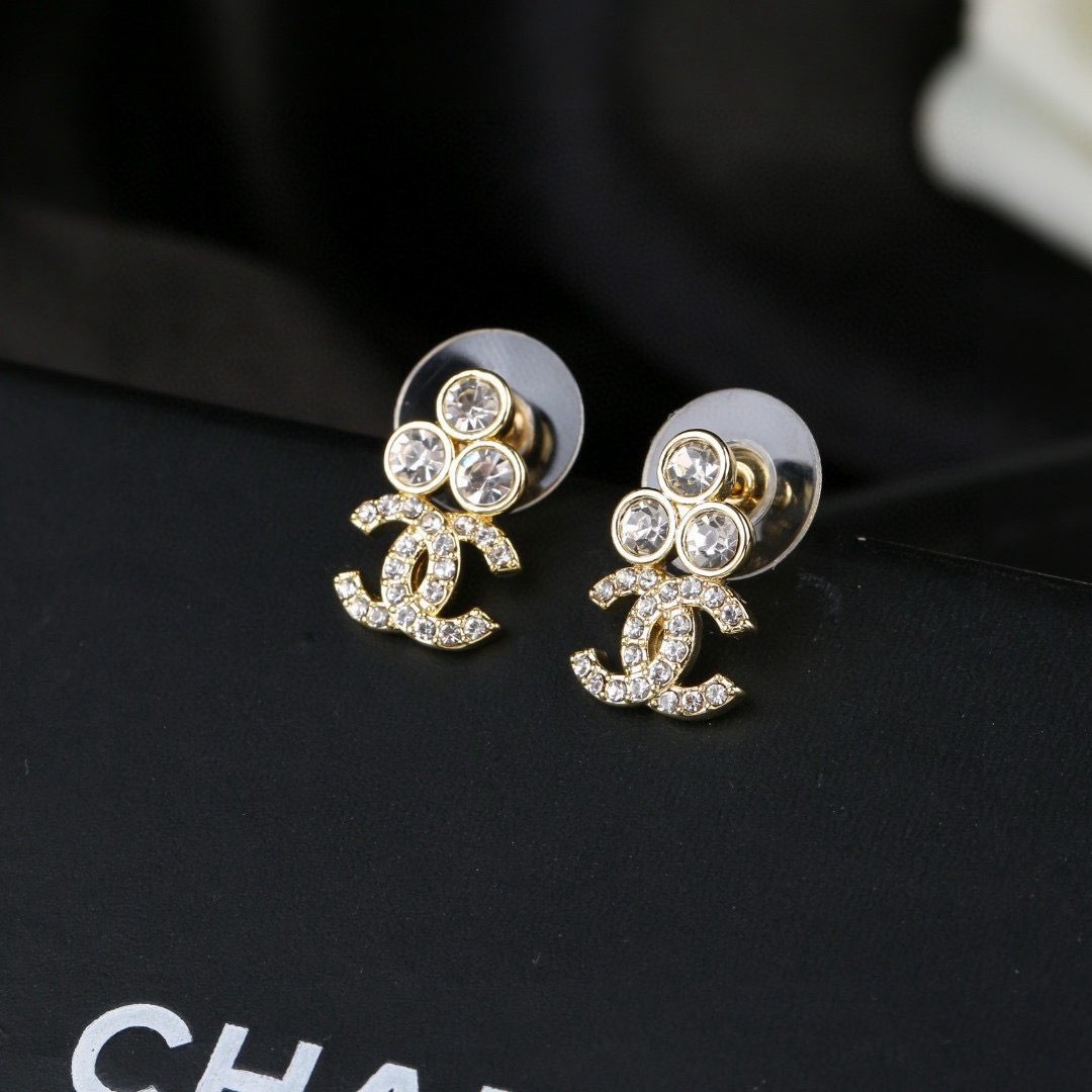 샤넬(CHANEL) 큐빅 로고 귀걸이 악세사리