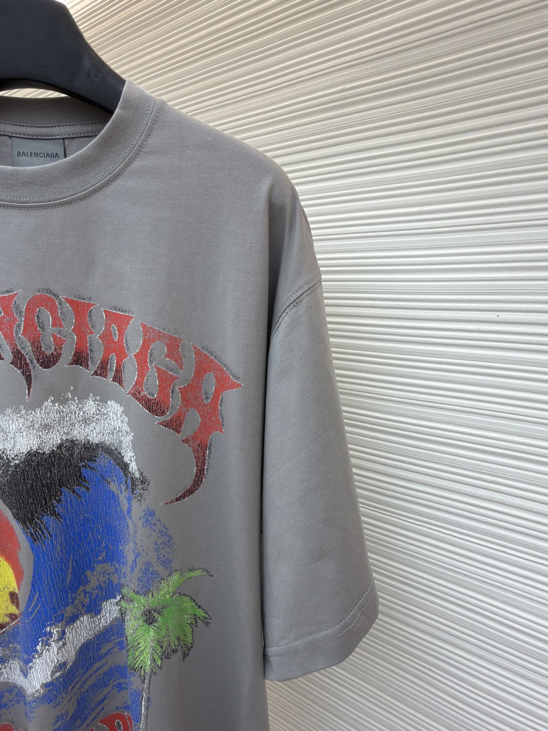 발렌시아가(BALENCIAGA) 그래픽 크랙 프린트 티셔츠 상의 의류