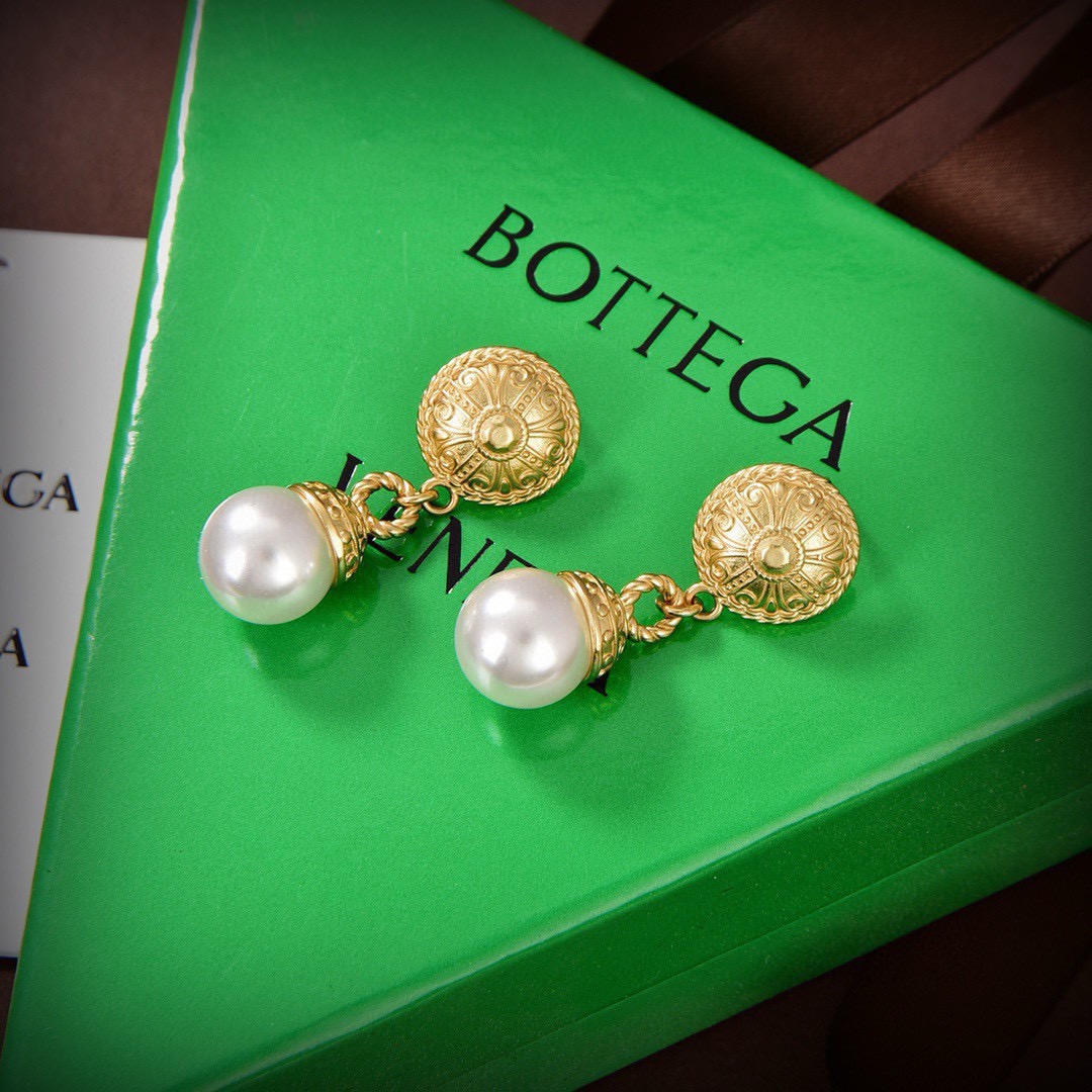 보테가베네타(BOTTEGA VENETA) 골드 펄 드롭 귀걸이 악세사리