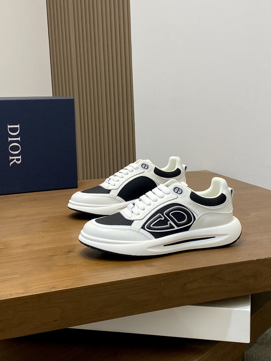 [Dior] 디올 시그니처 엠보스 & 패브릭 콤비 스니커즈 신발