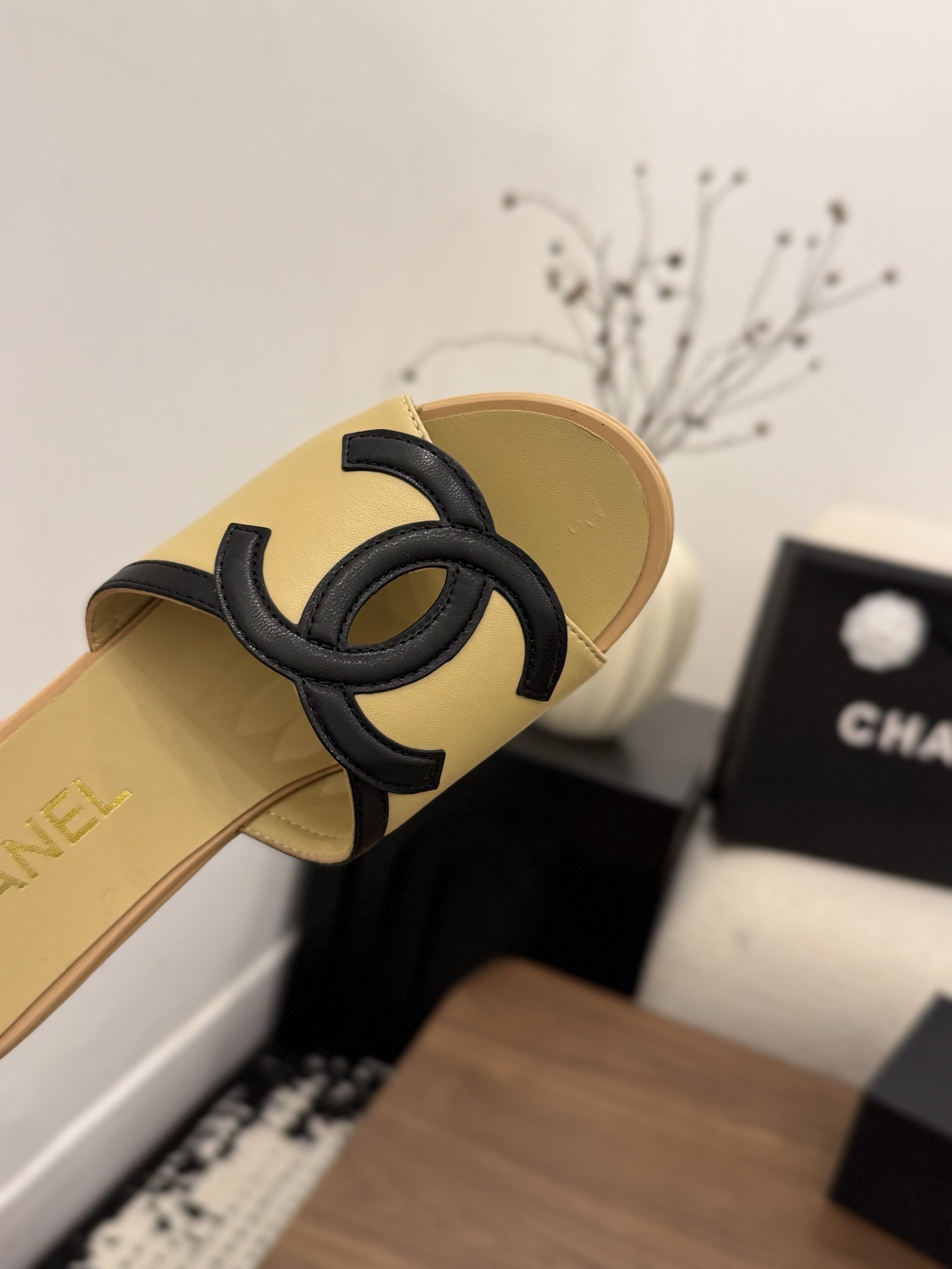샤넬(CHANEL) 로고 플랫폼 웨지 슬리퍼 신발