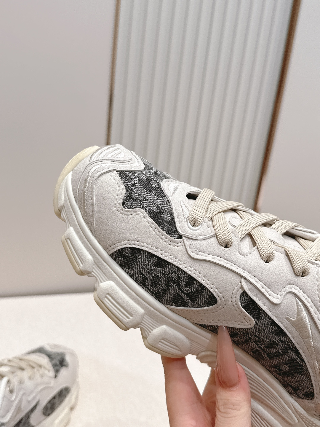 디올(DIOR) 크로노 스니커즈 신발