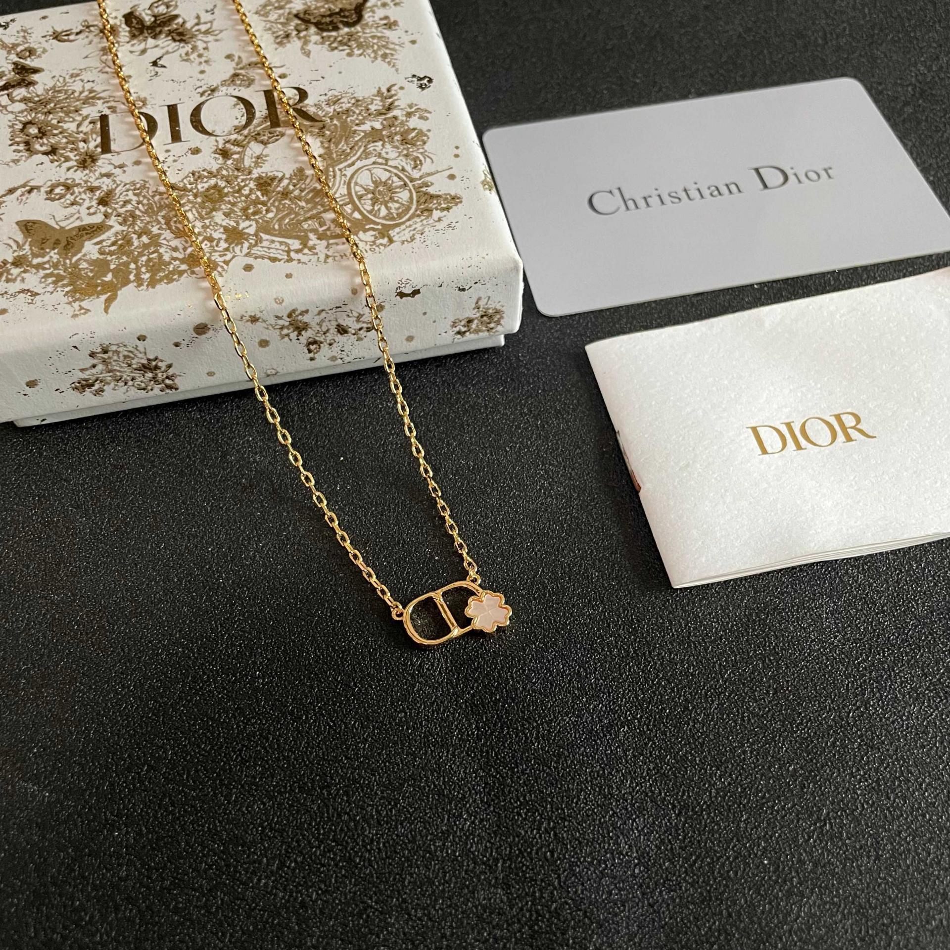 디올(DIOR) 빈티지 브라스 펜던트 목걸이 악세사리