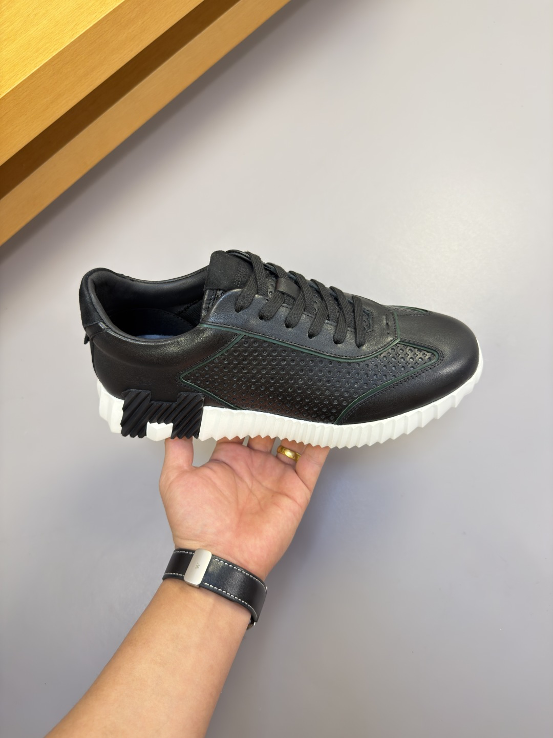 [Hermes] 에르메스 나파 다이아몬드 퍼포레이티드 & 스웨이드 콤비 스니커즈 신발