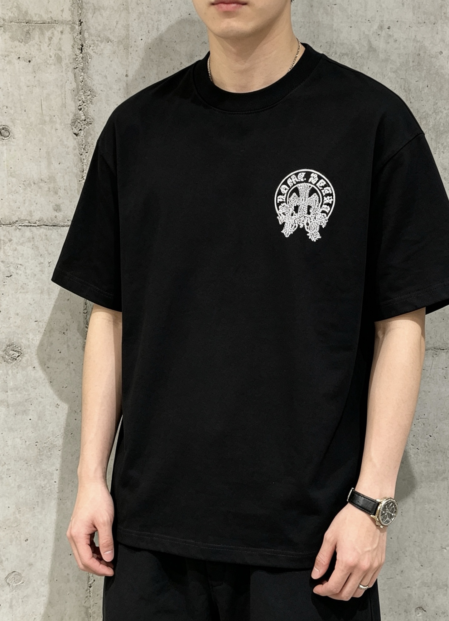 크롬하츠(CHROME HEARTS) 고딕 자수 반팔 티셔츠 의류