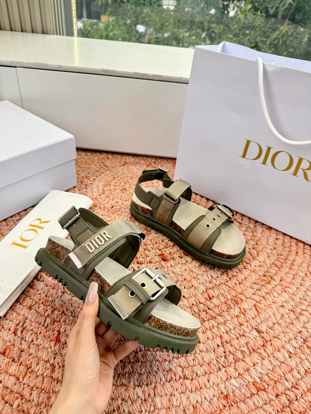 디올(DIOR) CD 버클 샌들 신발