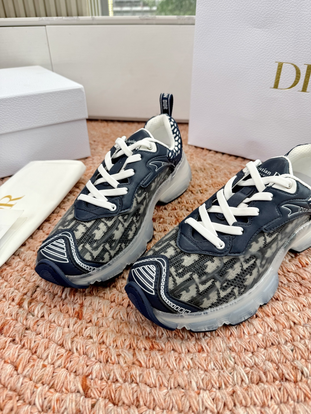 디올(DIOR) CD 로고 스니커즈 신발