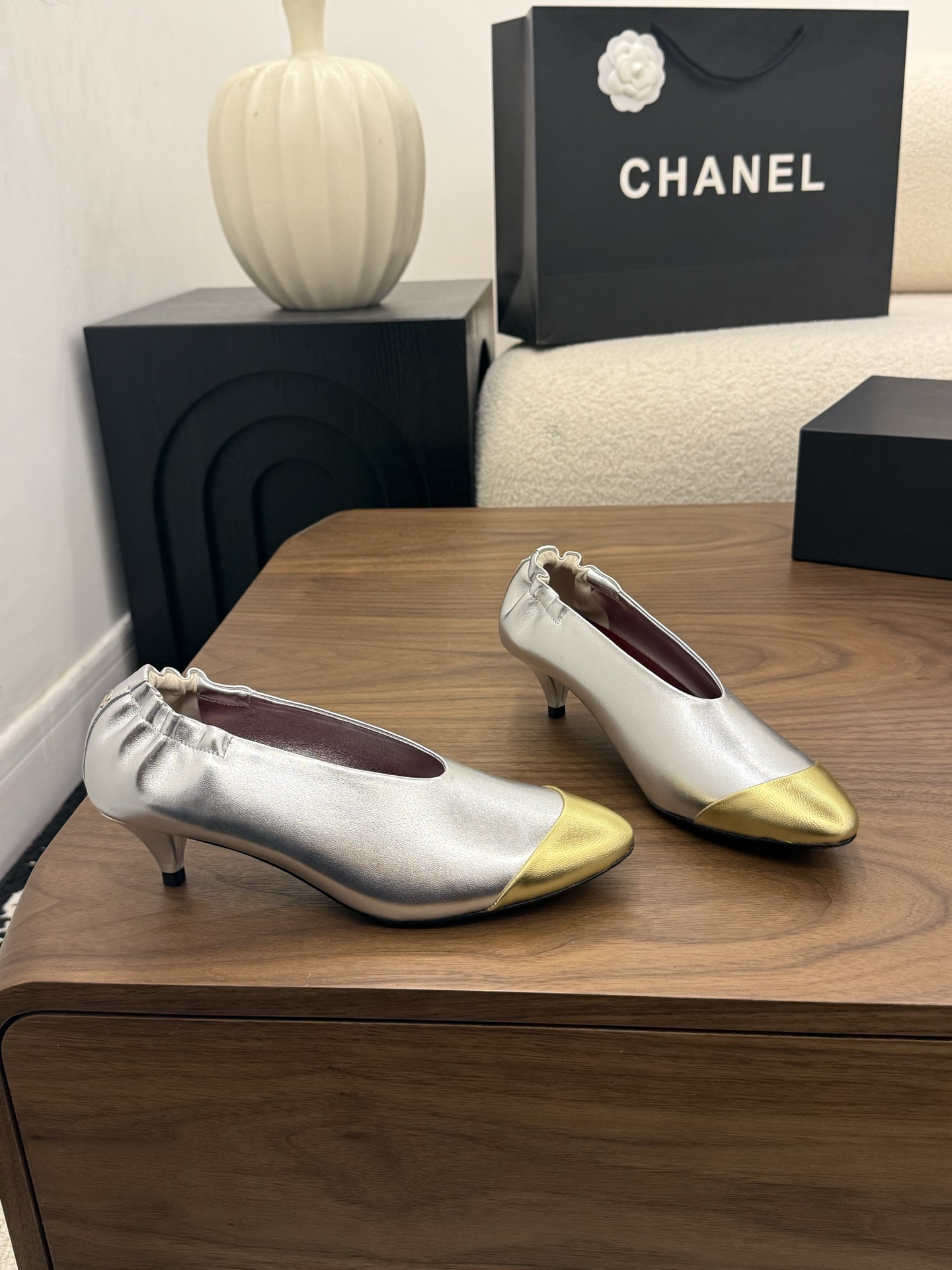 샤넬(CHANEL) 주름 디테일 스틸레토 펌프스 신발