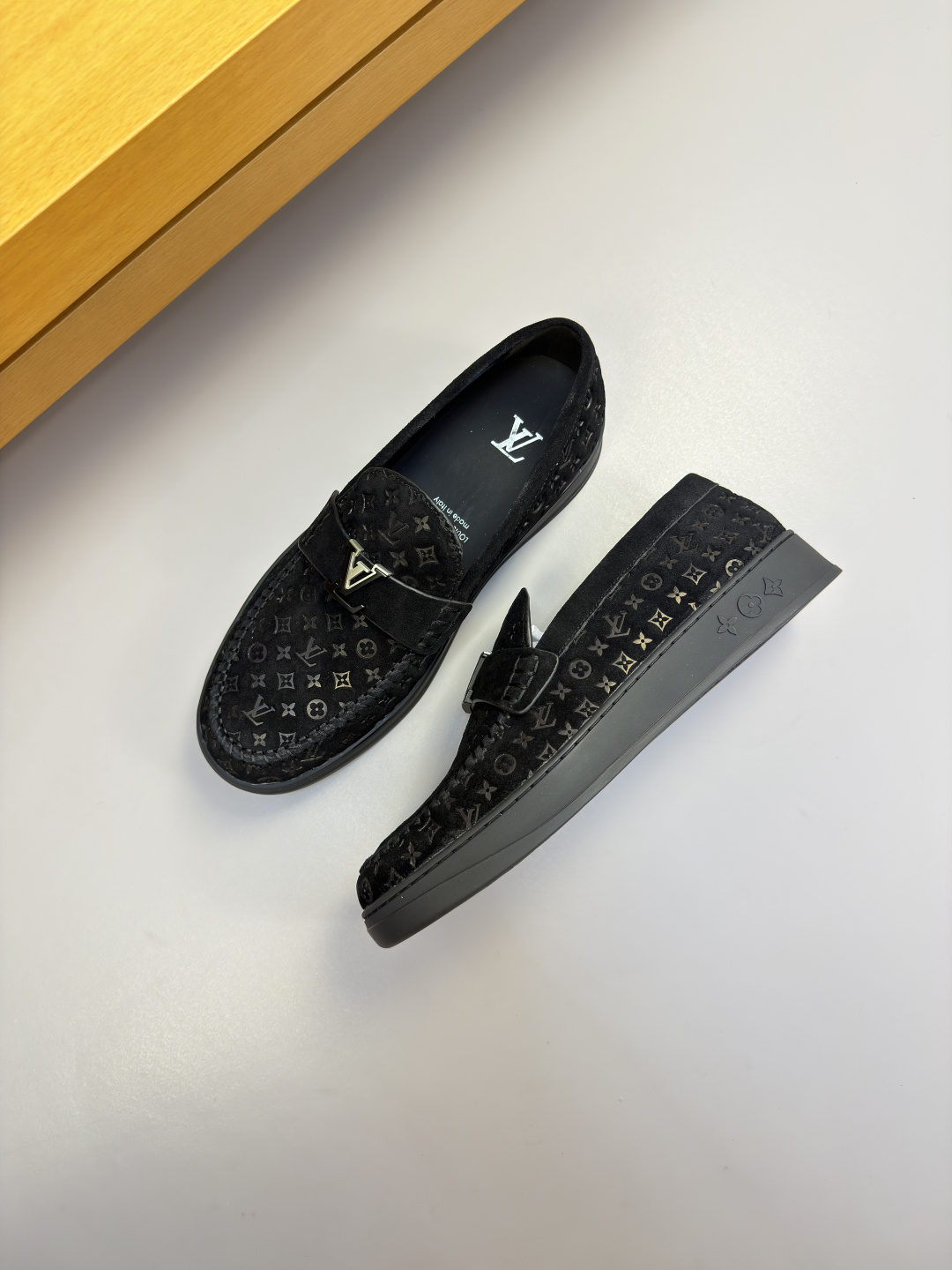 [Louis Vuitton] LV 루이비통 프리미엄 스웨이드 엠보싱 메탈버클 캐주얼 로퍼 신발