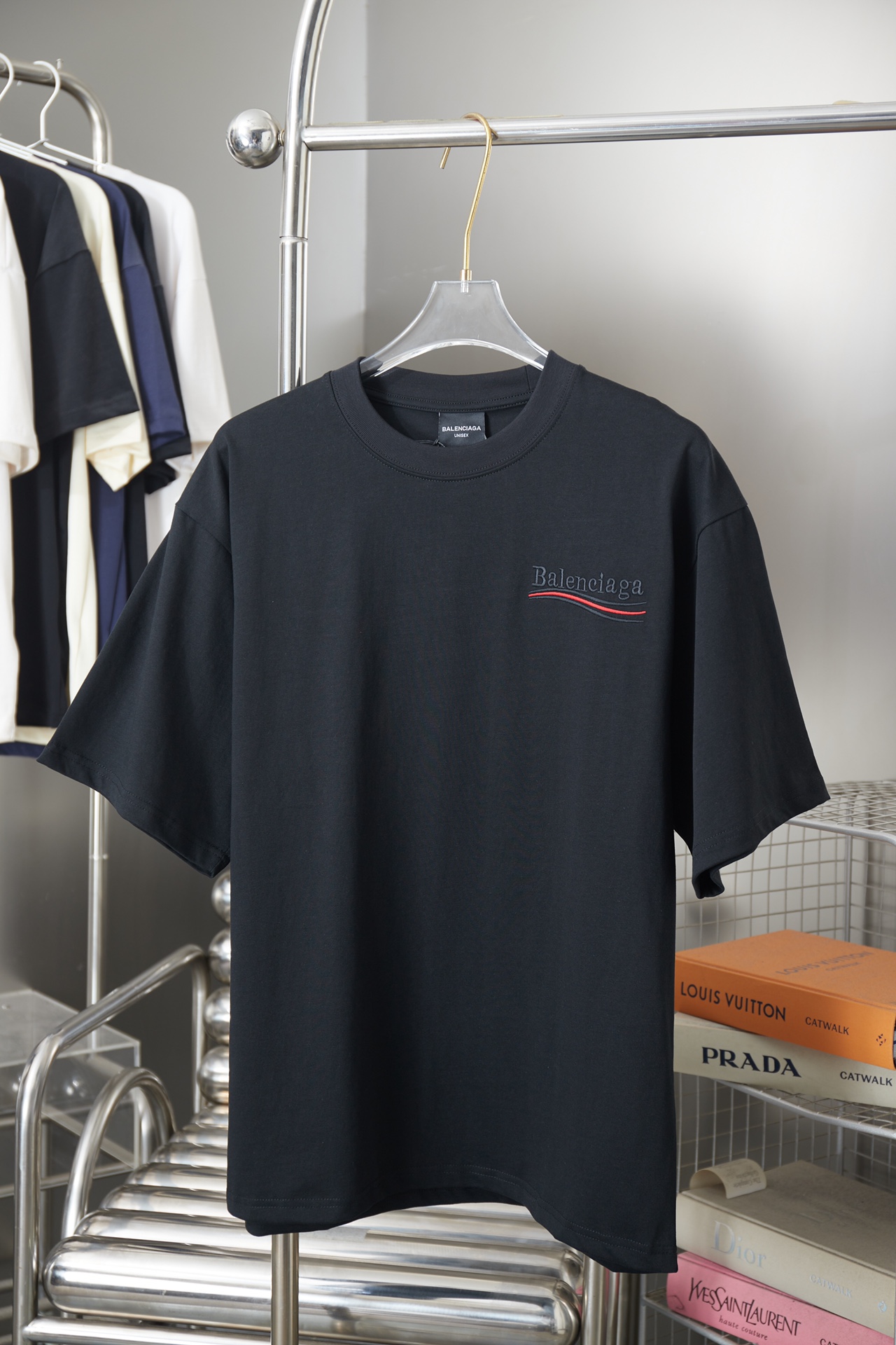 발렌시아가(BALENCIAGA) 패치 자수 로고 반팔 티셔츠 상의 의류
