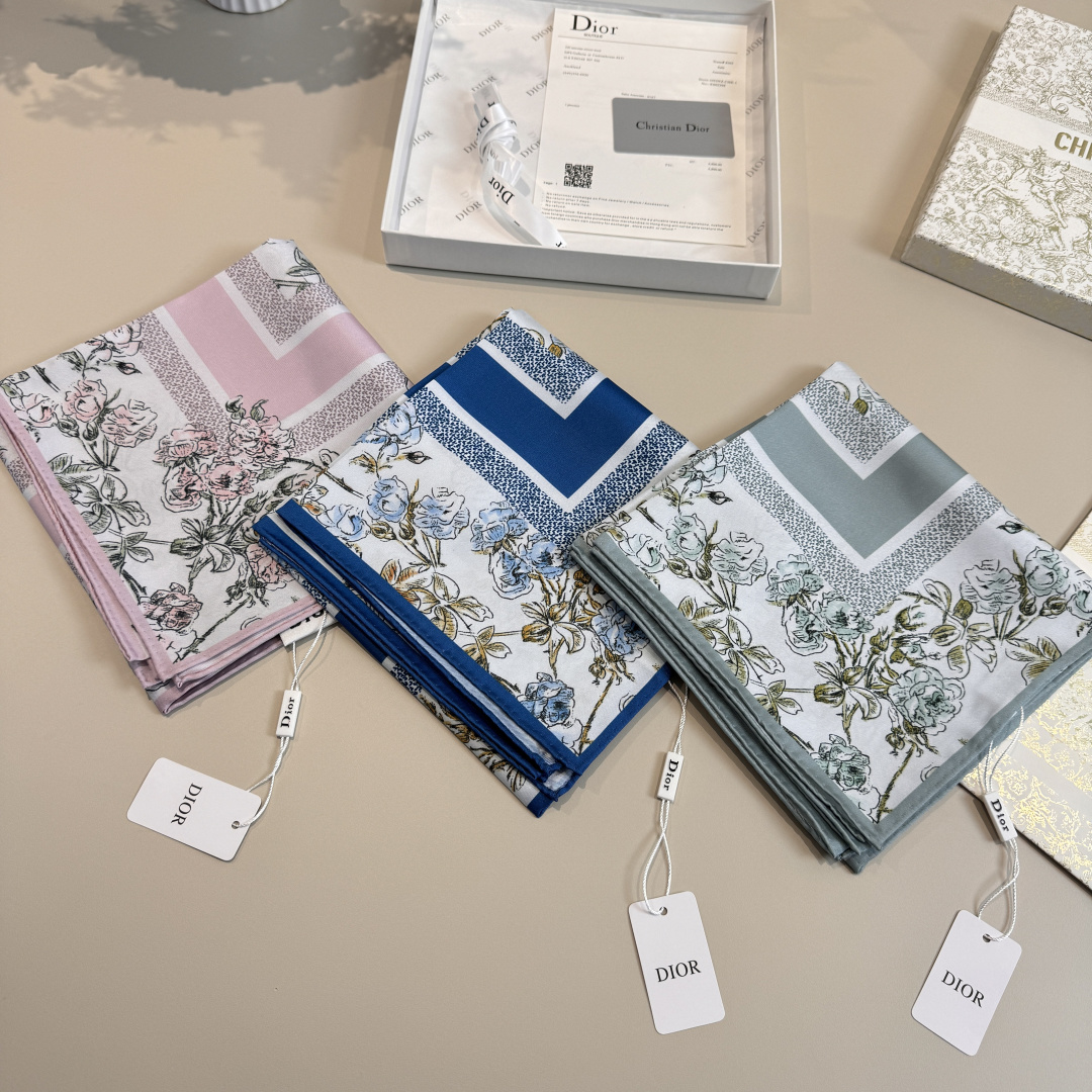 디올(DIOR) 로지에 드 디올 플라워 실크 목도리 스카프