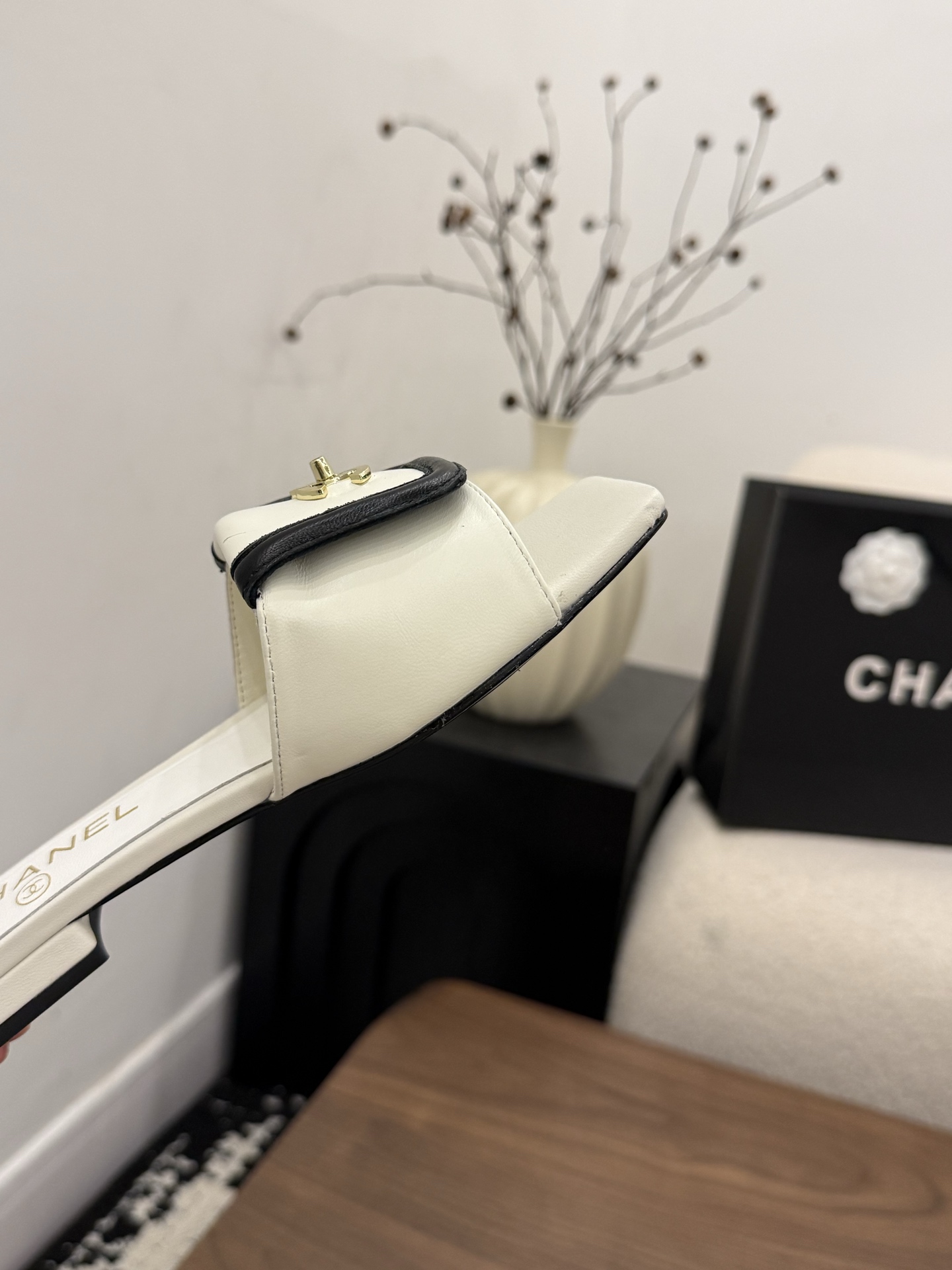 샤넬(CHANEL) 버클 스퀘어토 플랫 슬리퍼 신발