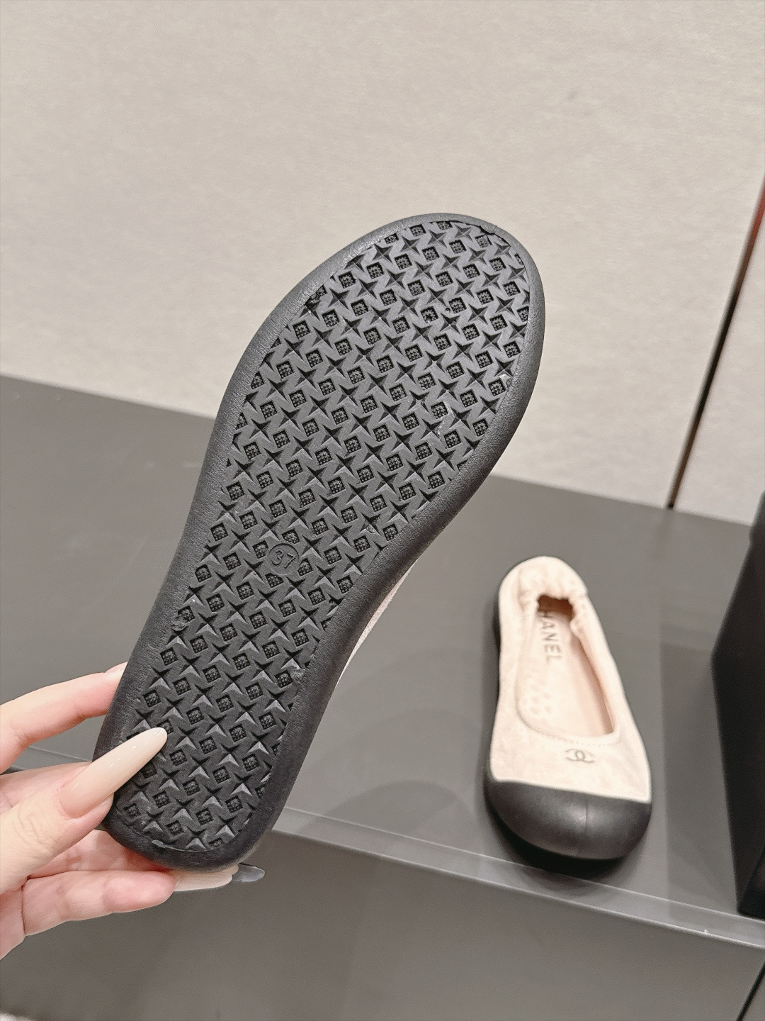 샤넬(CHANEL) 스웨이드 밴딩 힐 플랫 신발