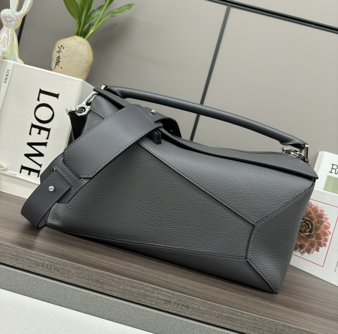 Loewe Puzzle Edge 로에베 퍼즐 라지 백 가방