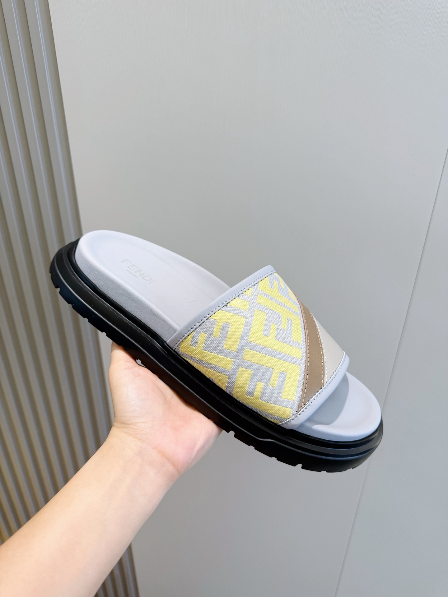 [Fendi] 펜디 맨즈 컬러블록 FF 로고 러버 슬라이드 슬리퍼 신발