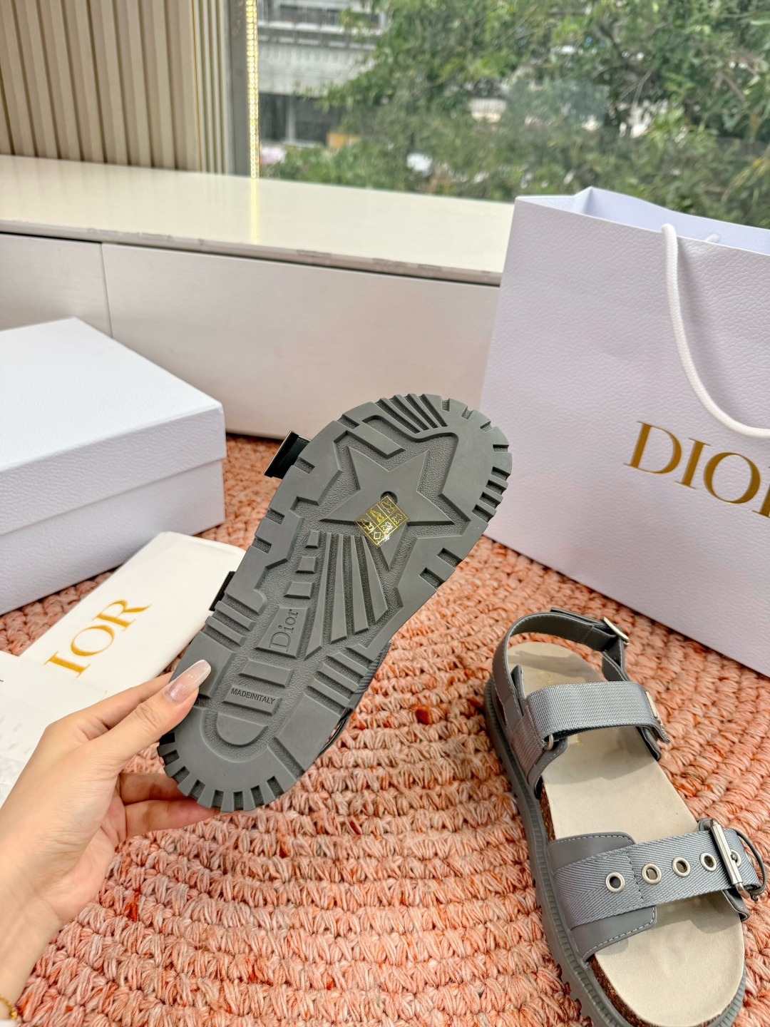 디올(DIOR) CD 버클 샌들 신발