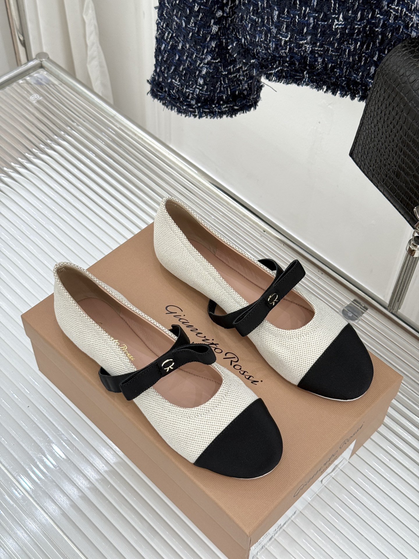 지안비토 로시(Gianvito Rossi) 리본 메리제인 플랫슈즈 신발