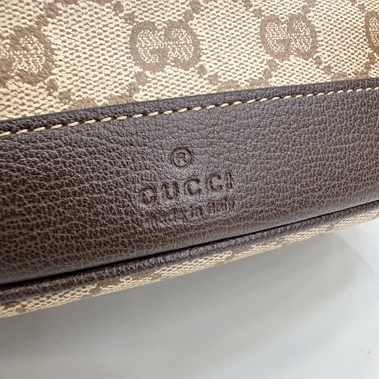 [Gucci] 구찌 Generation GG 코팅 캔버스 라지 버킷백 가방