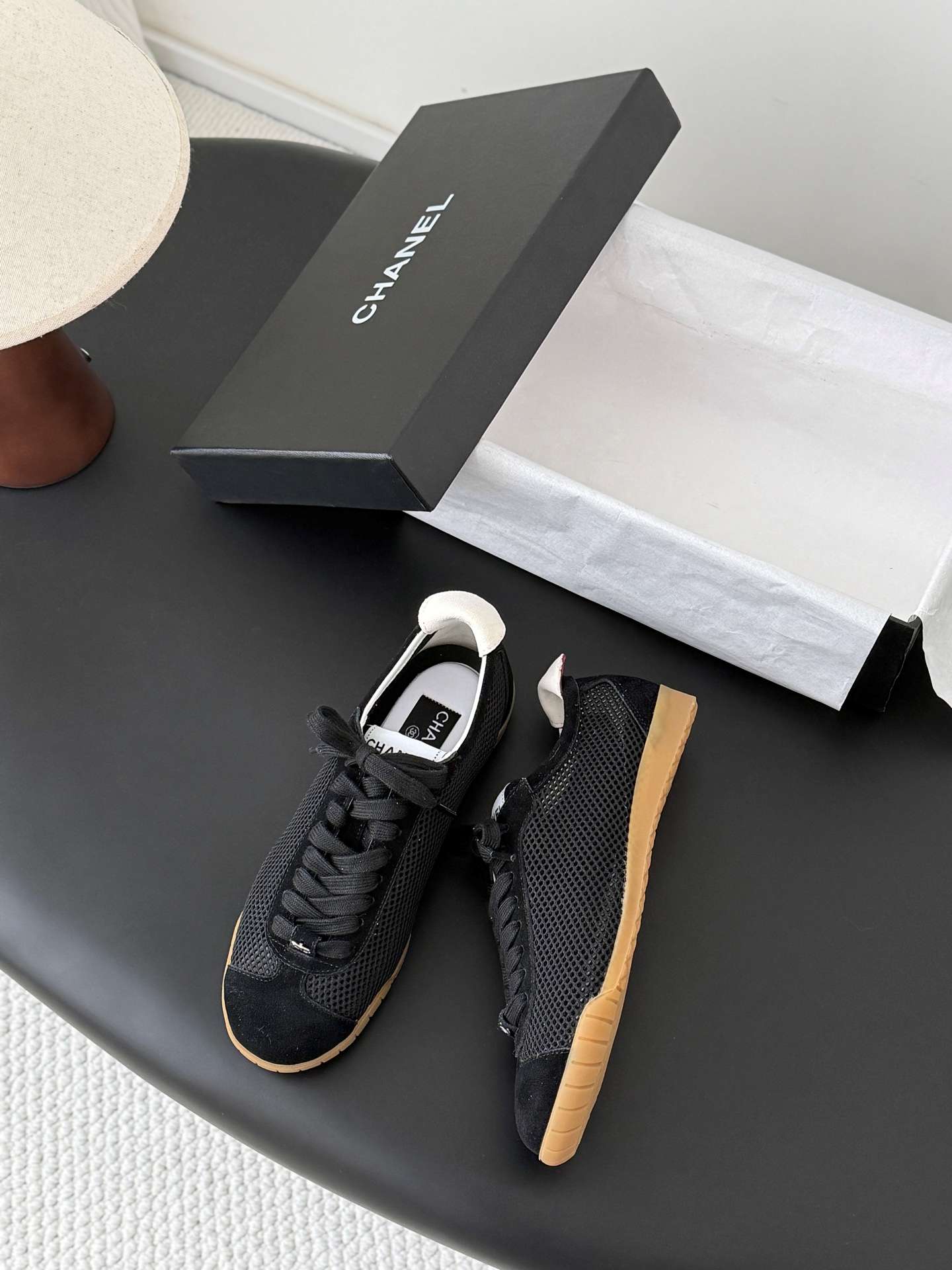 샤넬(CHANEL) 메쉬 스웨이드 배색 로우탑 스니커즈 신발