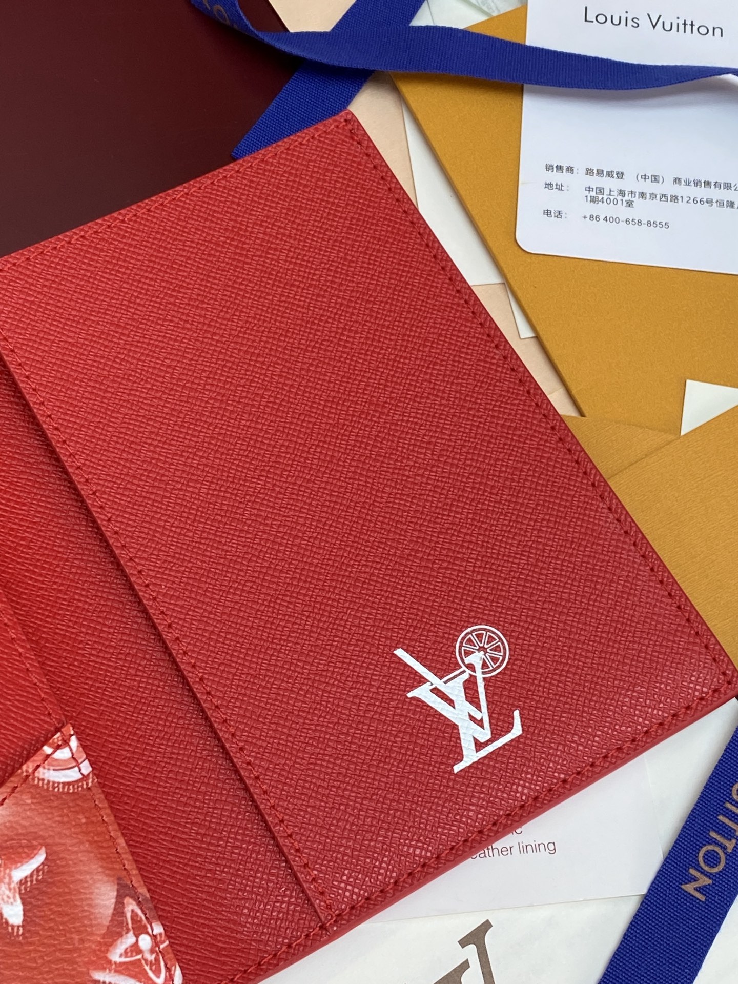[Louis Vuitton] LV 루이비통 모노그램 포레스트 패스포트 커버 (코튼 레드) 여권 지갑