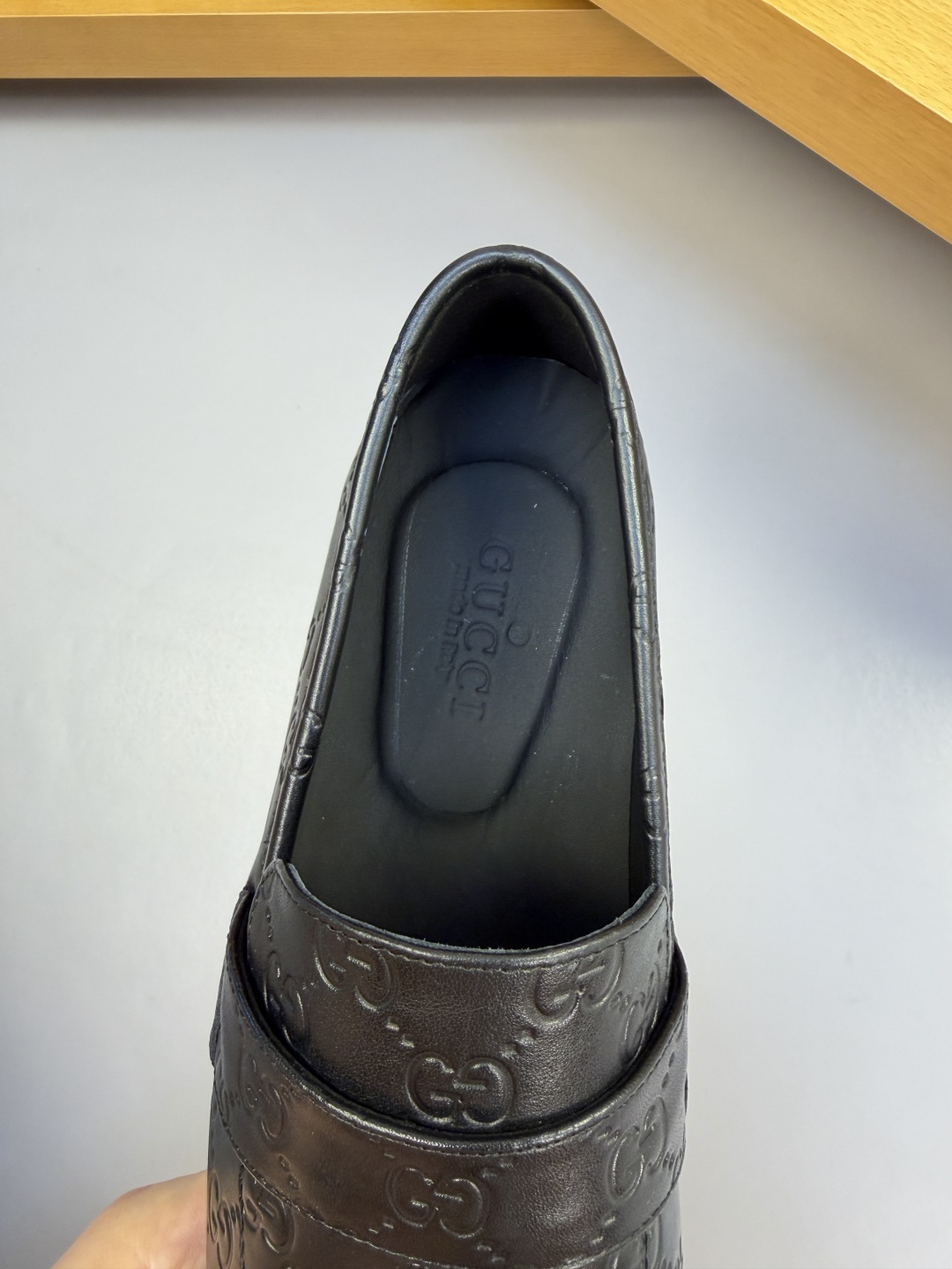 GUCCI 구찌 나파 소가죽 엠보 로퍼 구두 신발