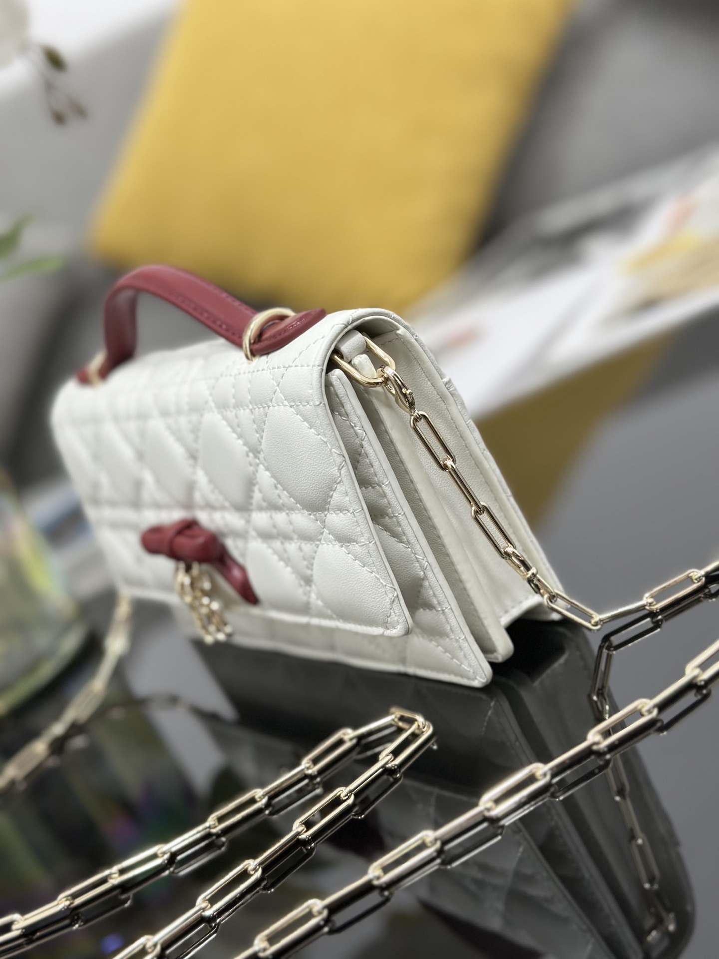 [Dior] 디올 미스 디올(Miss Dior) 보우 램스킨 탑핸들 체인 파우치 (WOC) 가방