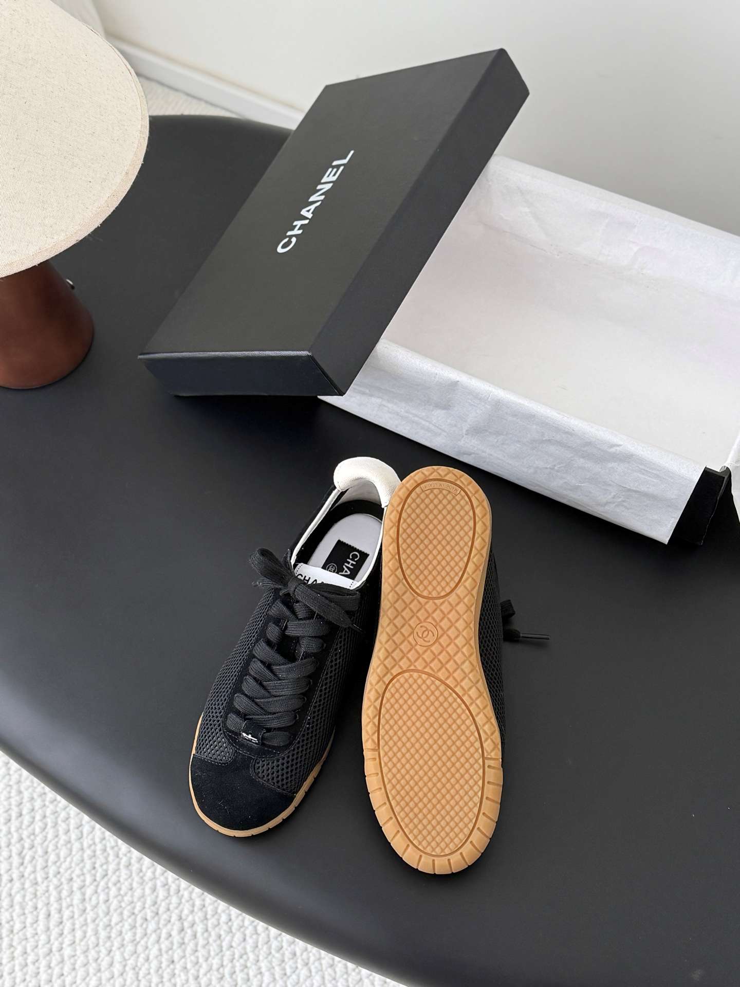 샤넬(CHANEL) 메쉬 스웨이드 배색 로우탑 스니커즈 신발