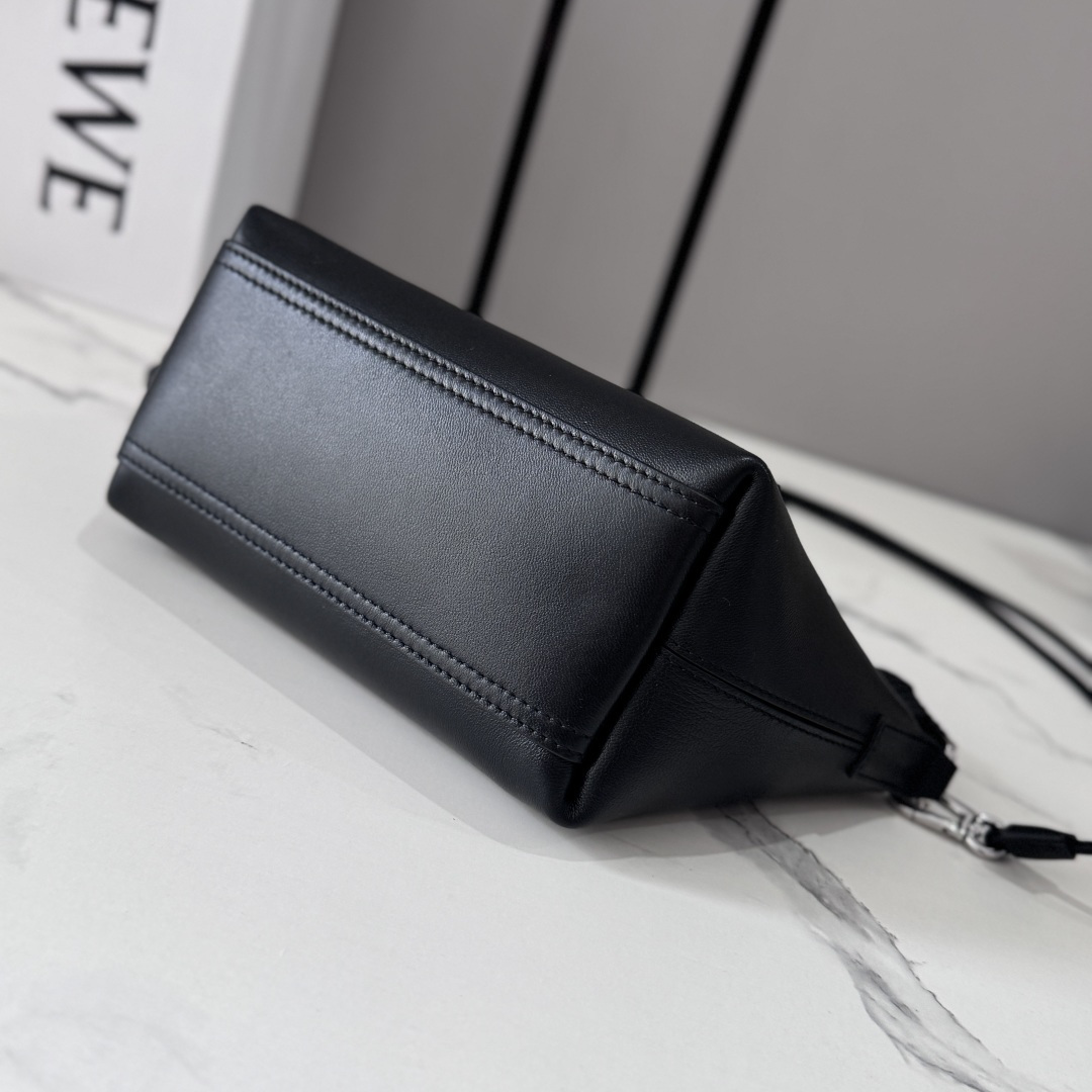 LOEWE 로에베 미니 소프트 나파 카프스킨 cala 칼라 백 가방 / 262616