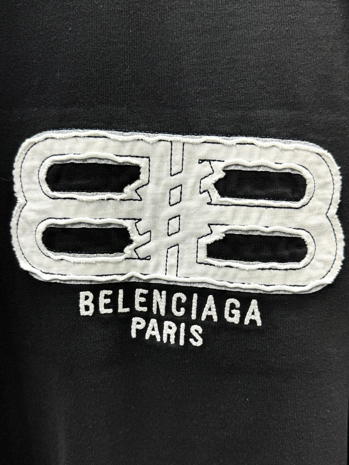 발렌시아가(BALENCIAGA) 로고 자수 워싱 반팔 티셔츠 상의 의류
