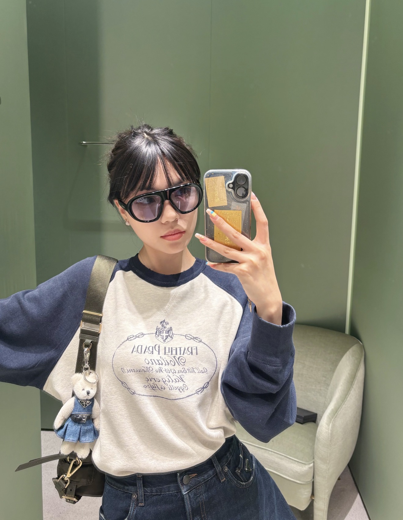 프라다(PRADA) 배색 로고 레터링 래글런 맨투맨 상의 의류