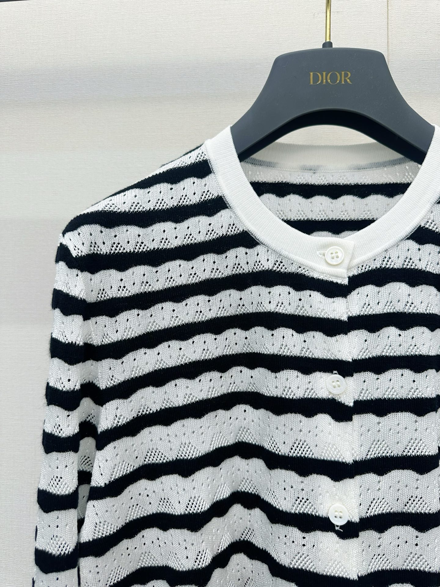 디올(DIOR) 다이아 펀칭 니트 가디건 의류