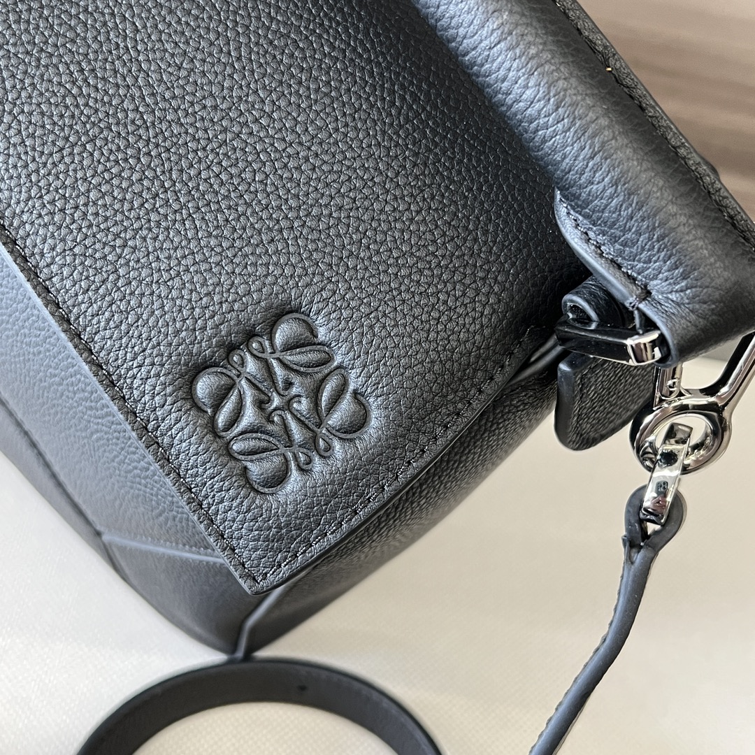 Loewe Puzzle Edge 로에베 퍼즐 라지 백 가방