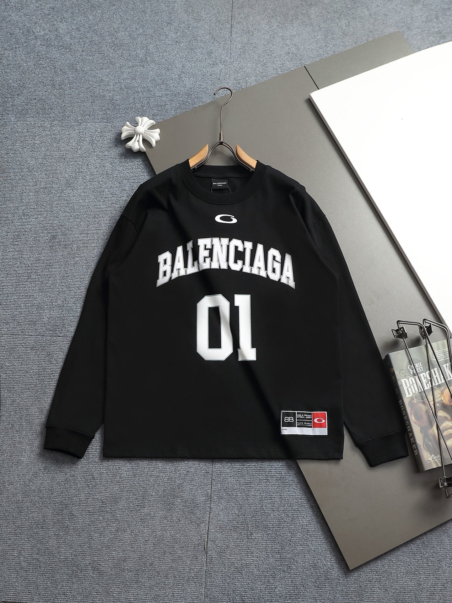 발렌시아가(Balenciaga) 그래픽 롱슬리브 티셔츠 상의 의류