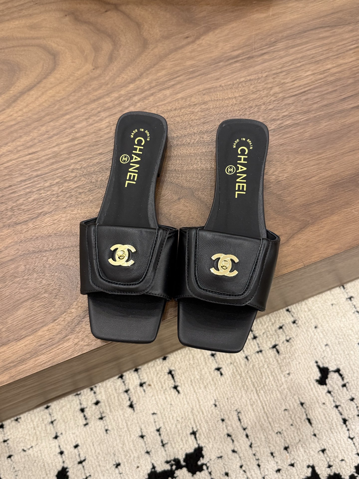 샤넬(CHANEL) 버클 스퀘어토 플랫 슬리퍼 신발