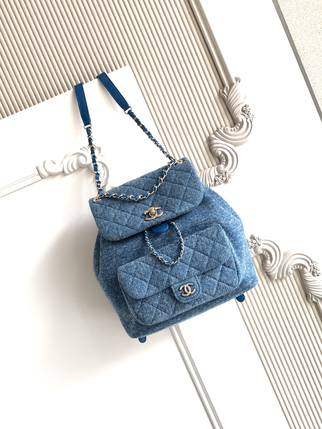 Chanel 샤넬 26SS 두마(Duma) 데님 라지 백팩 (AS3618) 가방
